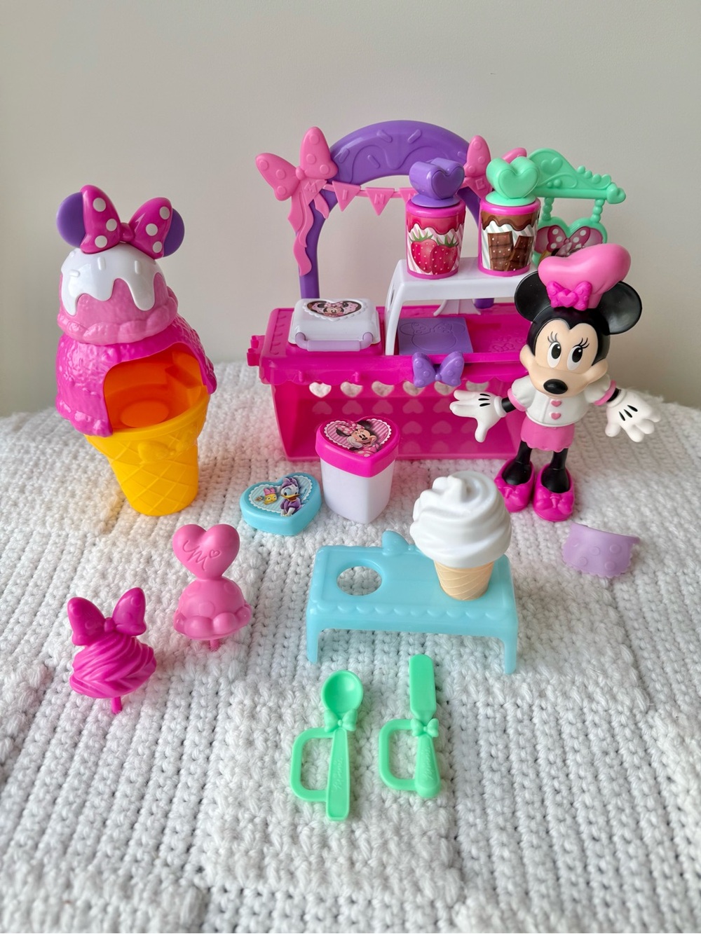 Disney Junior Minnie Mouse Sweets & Treats Shop Playset